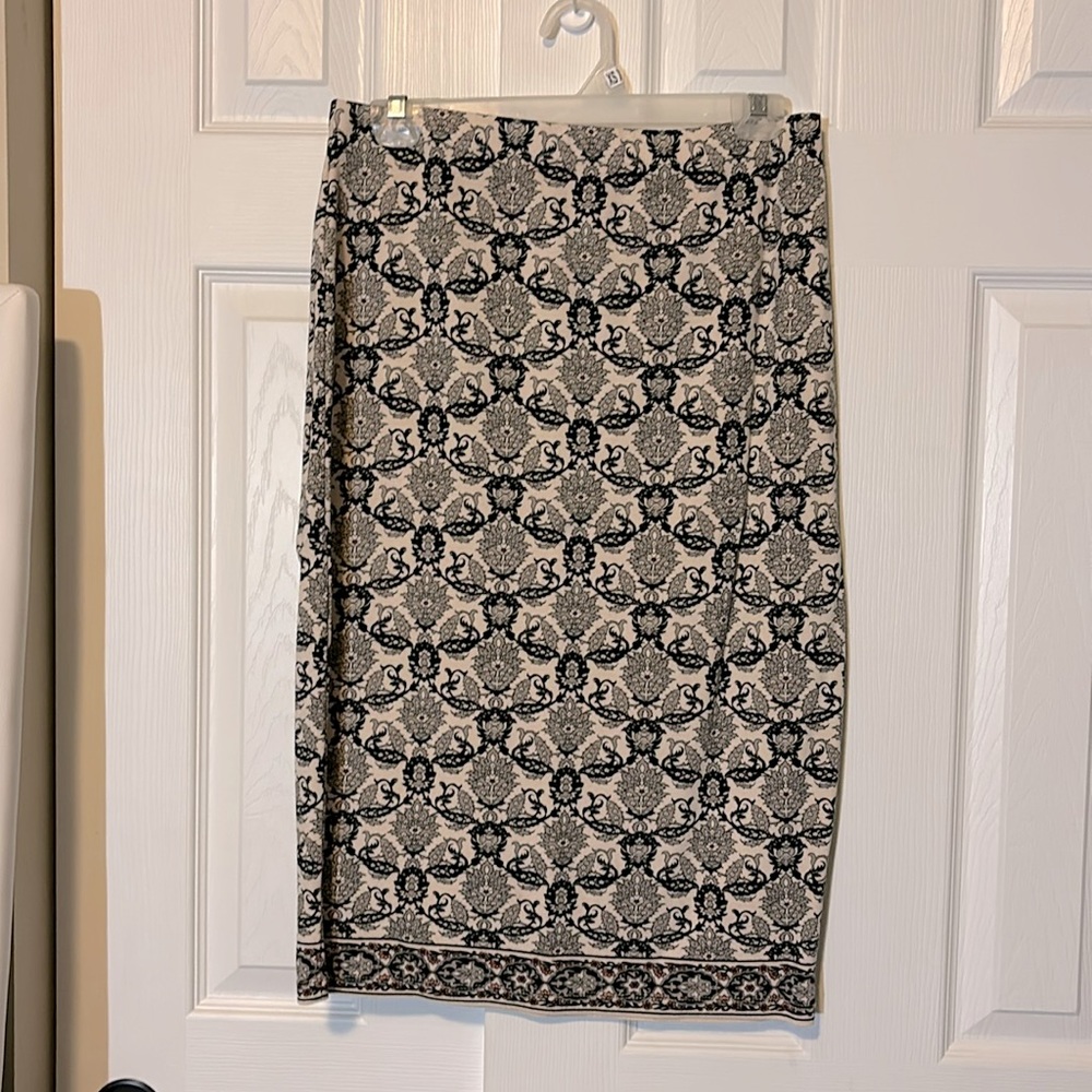 MIDI length Max Studio skirt